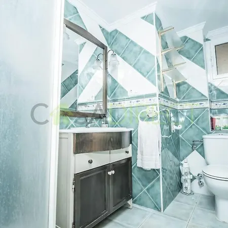 Centrally Located 3 Bedroom In شقة نيرخا